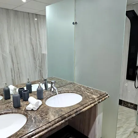 Beachfront Penthouse & & Pools & Gym - Ehhouse Apartmán *