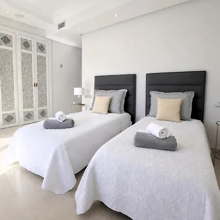 Beachfront Penthouse & & Pools & Gym - Ehhouse *