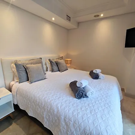Beachfront Penthouse & & Pools & Gym - Ehhouse Apartmán Estepona