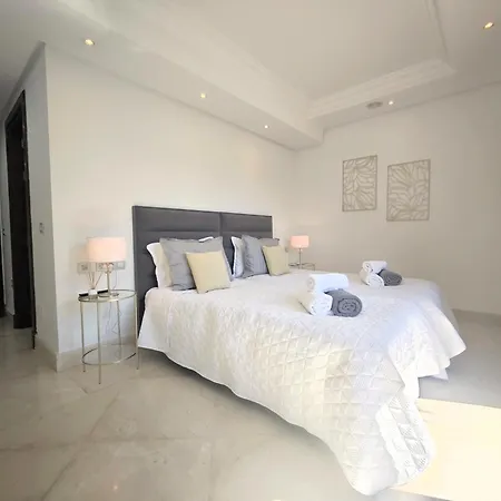 Beachfront Penthouse & & Pools & Gym - Ehhouse *