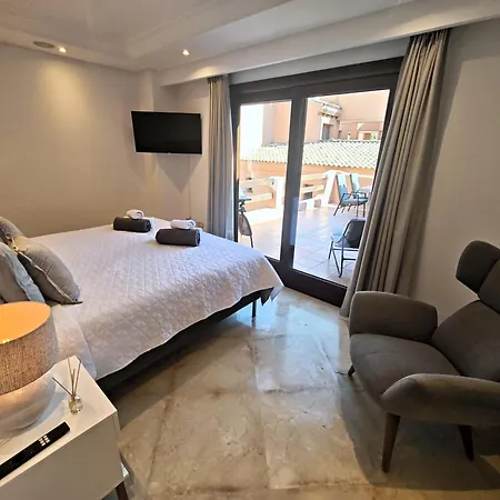 Beachfront Penthouse & & Pools & Gym - Ehhouse Estepona