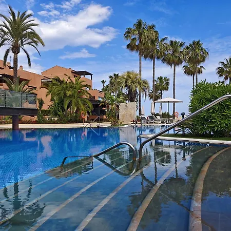 Beachfront Penthouse & & Pools & Gym - Ehhouse Estepona
